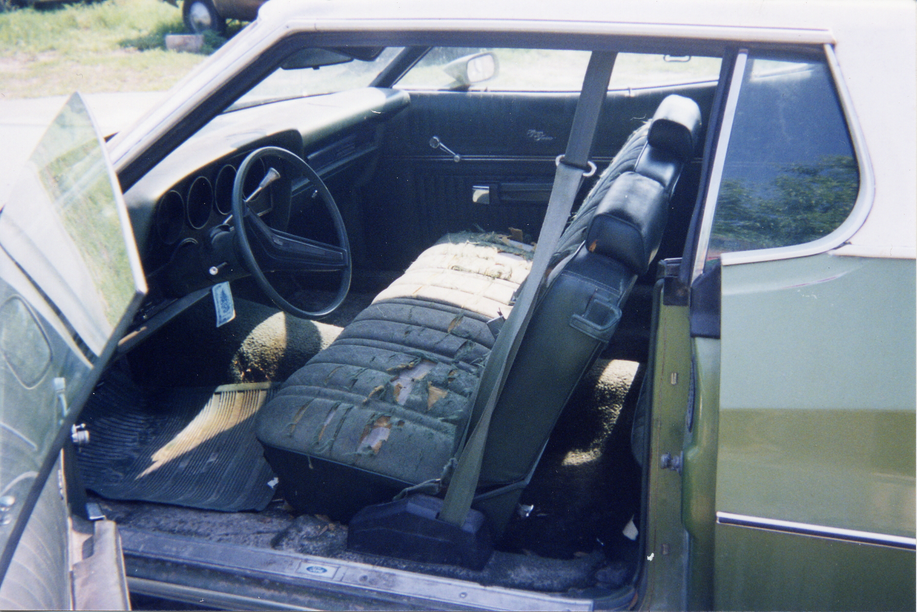 driverscompartmentprerestoration.jpg